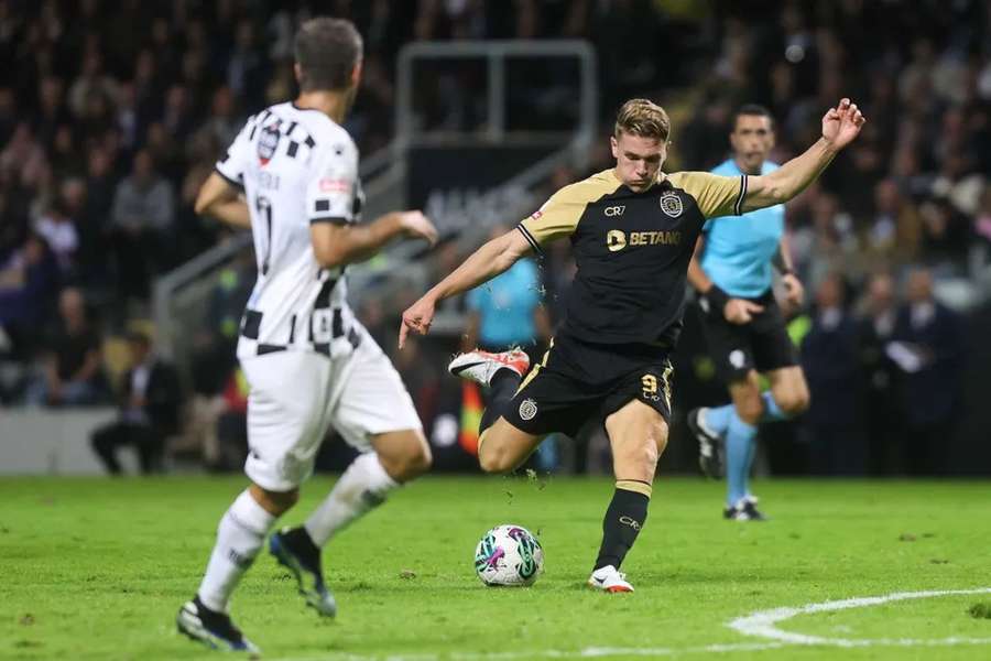 Viktor Gyokeres tenta sacudir a crise diante do Boavista