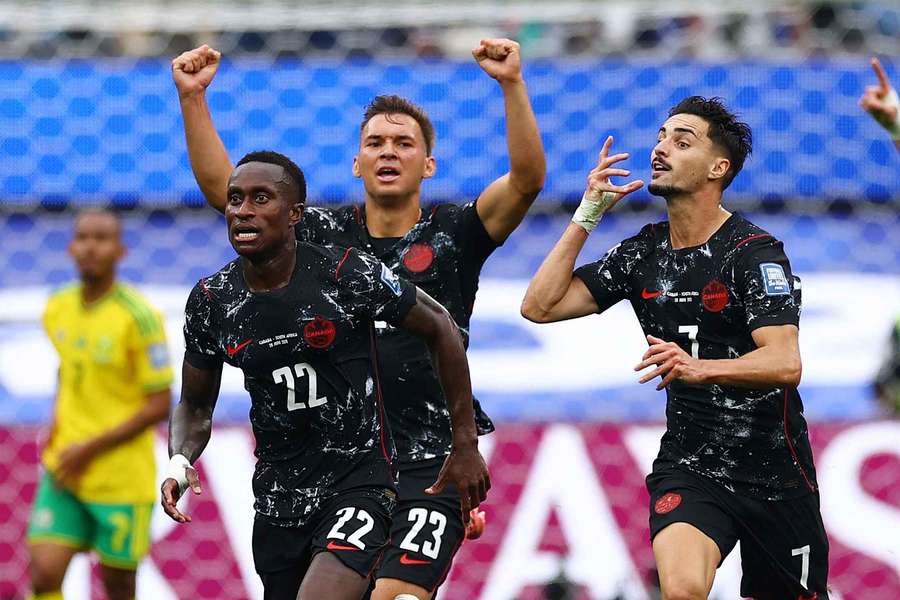 Canadá não deu tempo para sul-africanos reagirem