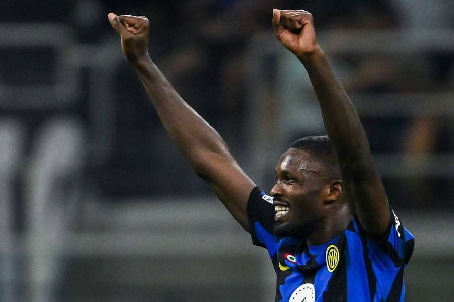 Thuram comemora gol que selou a vitória dos atuais vice-campeões europeus