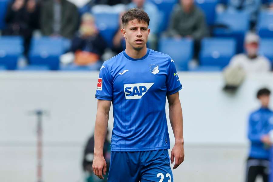 Hložek ještě nějakou dobu do zápasu nezasáhne.