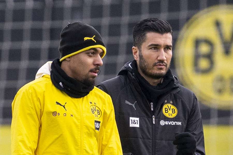 Malen podría estar a punto de dejar el Dortmund por el Villa.