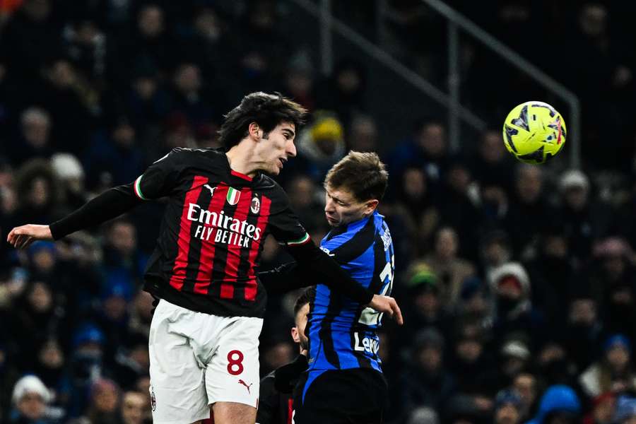 Sandro Tonali in azione contro l'Inter