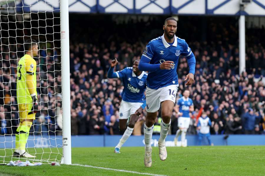 Beto ao serviço do Everton