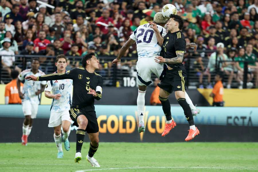 Costa Rica y México firman tablas.