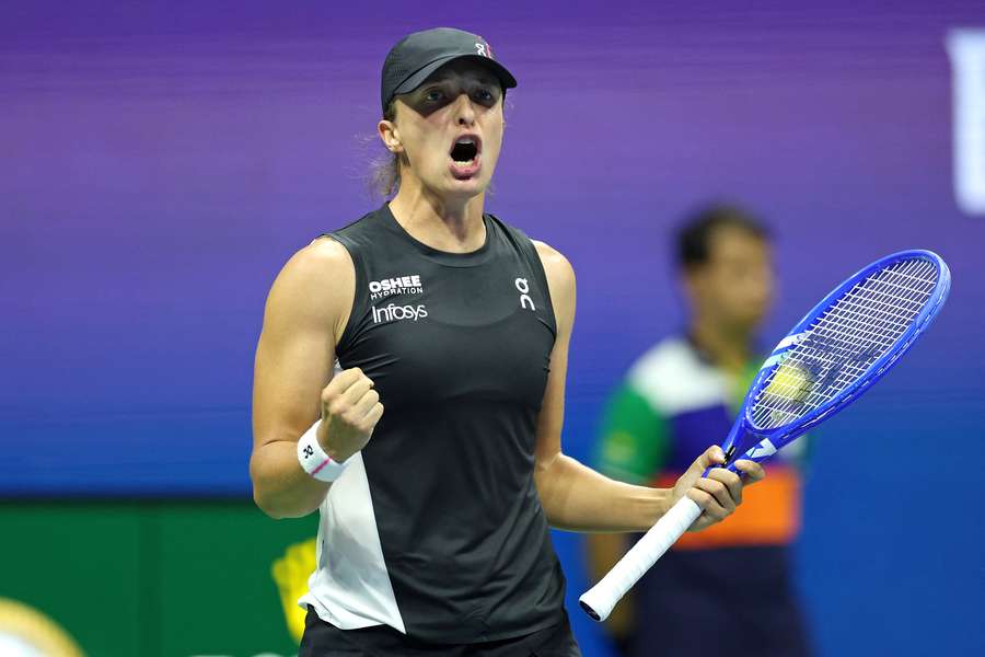 Iga Swiatek celebrates after defeating Anna Kalinskaya at 2025 US Open
