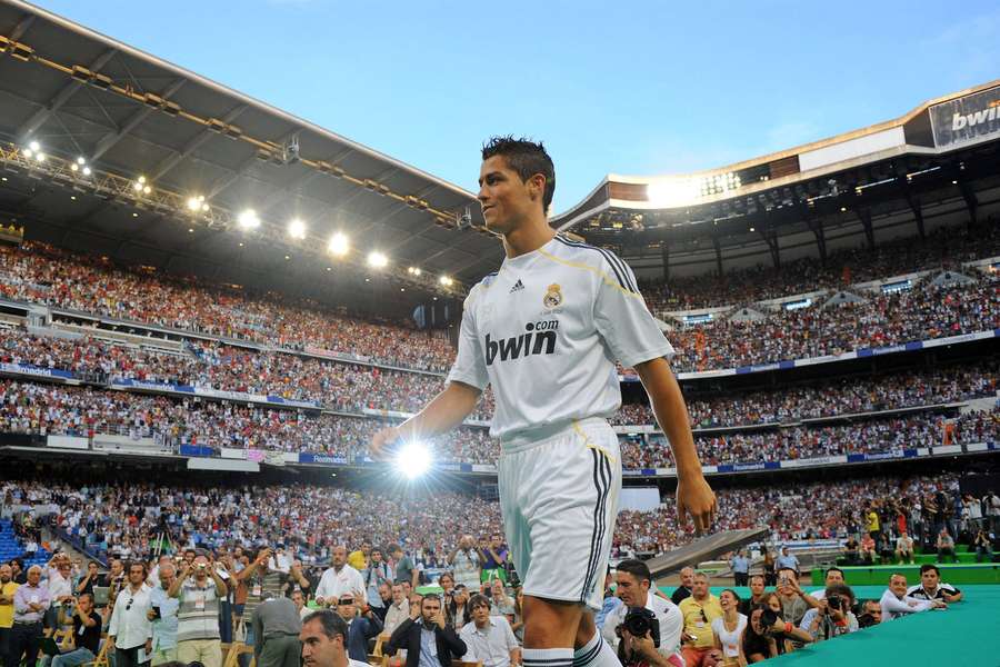 La presentación de Cristiano Ronaldo llenó el Bernabéu La presentación de Cristiano Ronaldo llenó el Bernabéu