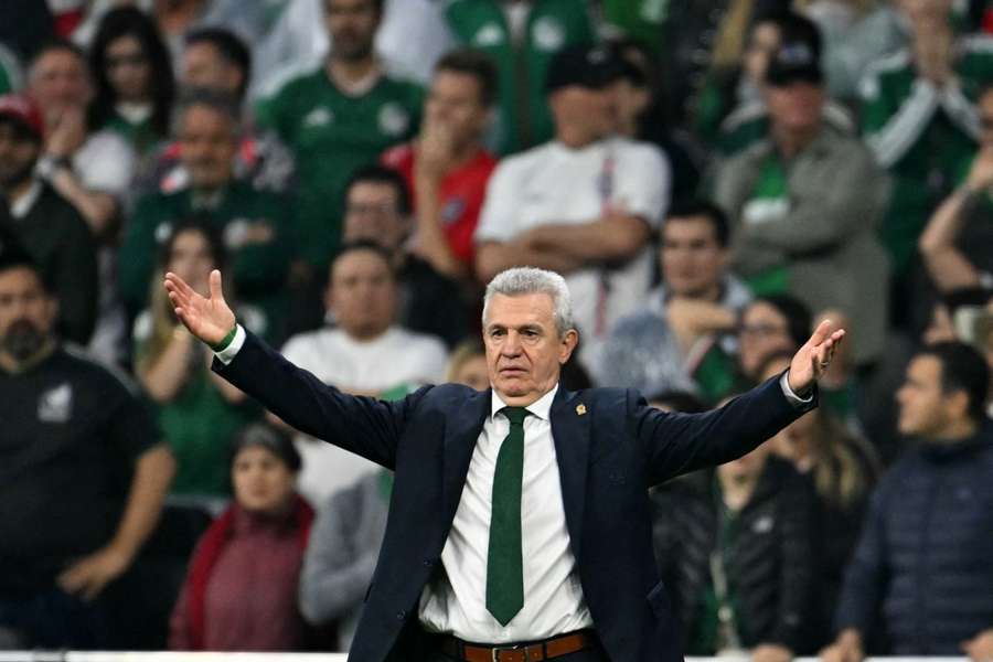 Javier Aguirre ante un nuevo reto: salvar al Valencia Javier Aguirre ante un nuevo reto: salvar al Valencia
