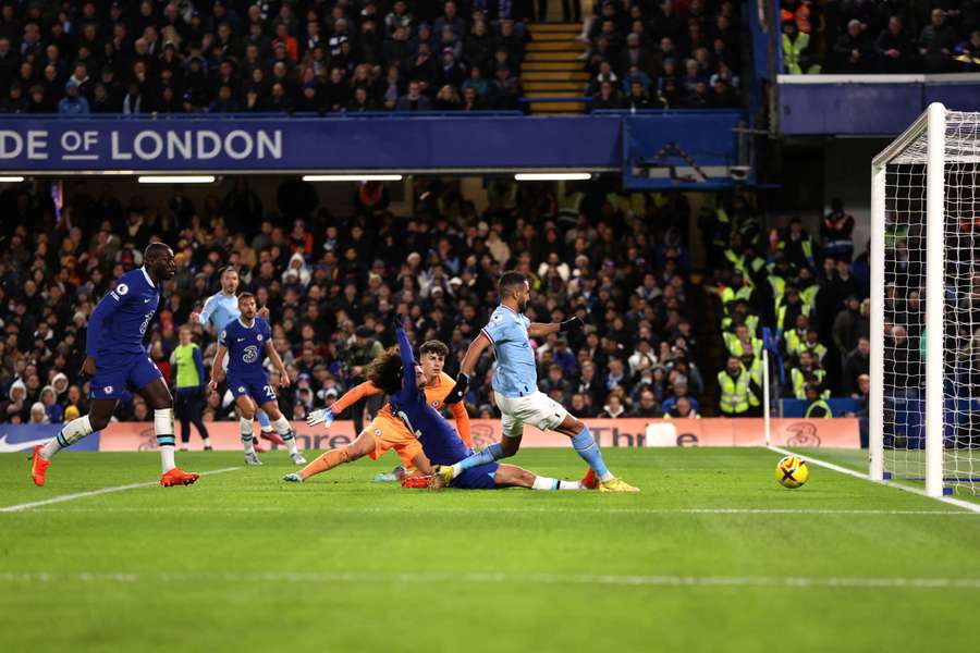 Chelsea přišla v trháku o body i dva hráče, City přiblížila k Arsenalu střídání