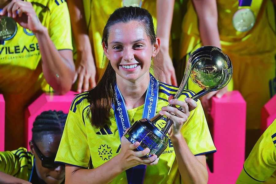 Andreia Faria com o primeiro título conquistado no Al Nassr
