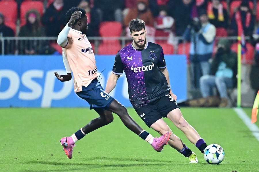 Slavia hrála dlouho v oslabení.