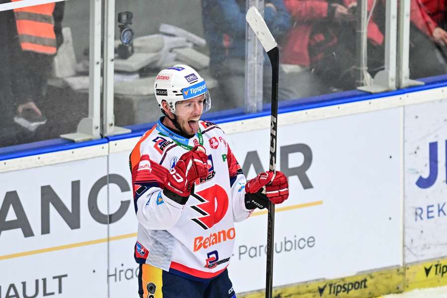 Jones opouští Pardubice a míří do Varů.