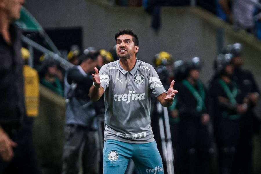 Abel Ferreira disse que Palmeiras foi roubado contra o Grêmio