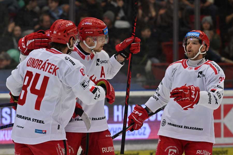 Dojde si Třinec dnes pro postup?