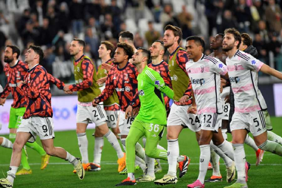 Juventus' Dusan Vlahovic, Alex Sandro, Manuel Locatelli, Mattia Perin, Weston McKennie and Daniele Rugani celebrate after the win