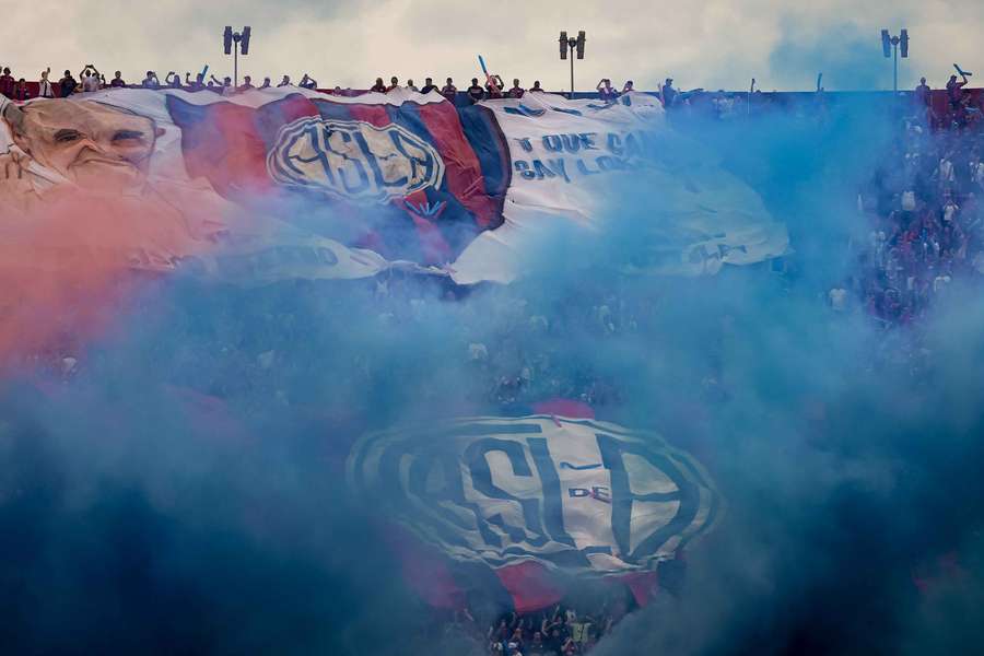 La afición de San Lorenzo anima a los suyos La afición de San Lorenzo anima a los suyos