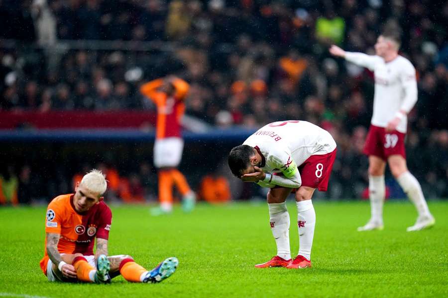 Manchester United wypuścił mecz z rąk. Galatasaray bliżej awansu po pasjonującym widowisku