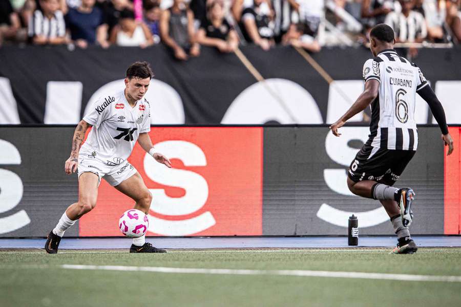 Botafogo e Santos estão colados na classificação Botafogo e Santos estão colados na classificação