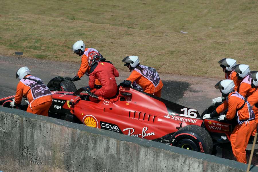 Leclerc sofre um acidente antes da largada no Brasil