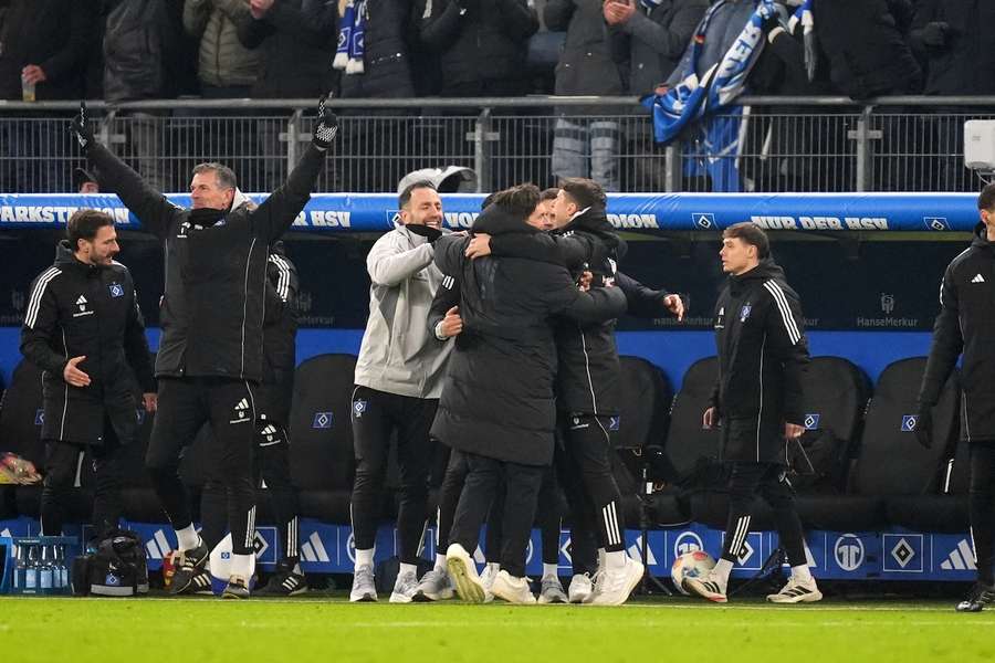 Die HSV-Bank feiert einen verdienten Punktgewinn gegen den FC Bayern.