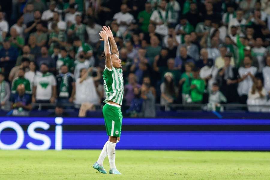 Tjaronn Chery in actie voor Haifa