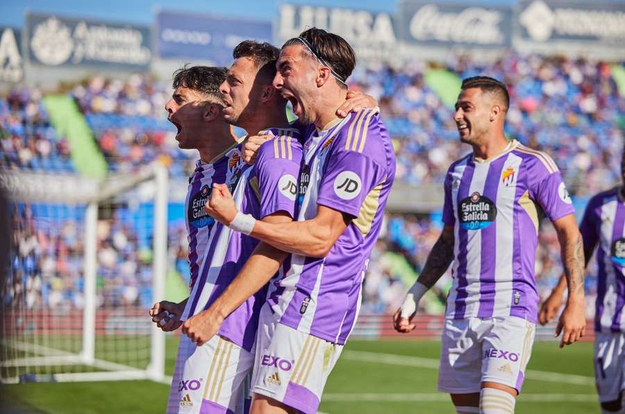 Los jugadores del Valladolid celebran uno de los goles ante el Getafe.