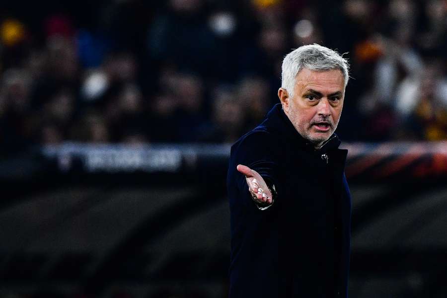 Mourinho va sta pe banca tehnică la meciul AS Roma-Juventus