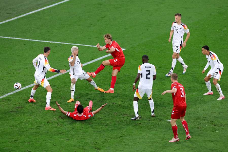 Joachim Andersen dacht hier Denemarken op 0-1 te zetten