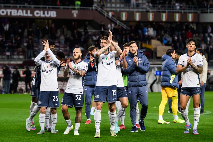 Jucătorii lui Inter sărbătorind victoria de duminică.