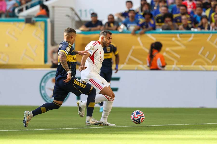 Pavlidis em ação contra o Boca Juniors