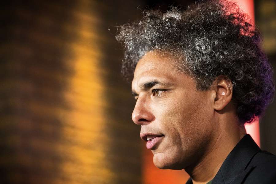 Van Hooijdonk was zondagavond weer op tv