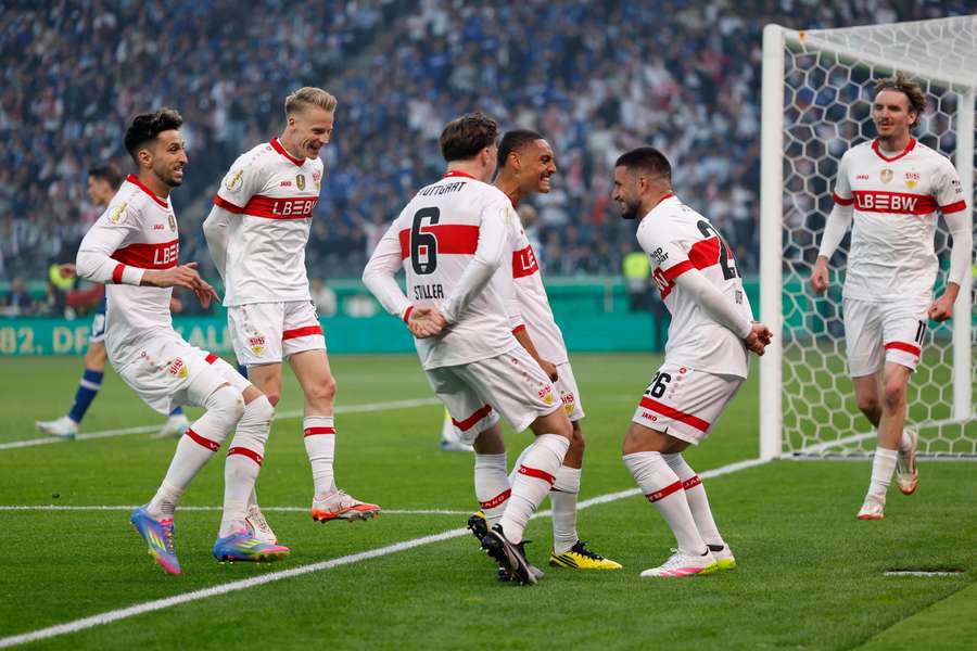 Da war das Pokalfinale bereits entschieden: Der VfB feiert das 3:0 durch Undav (r.)