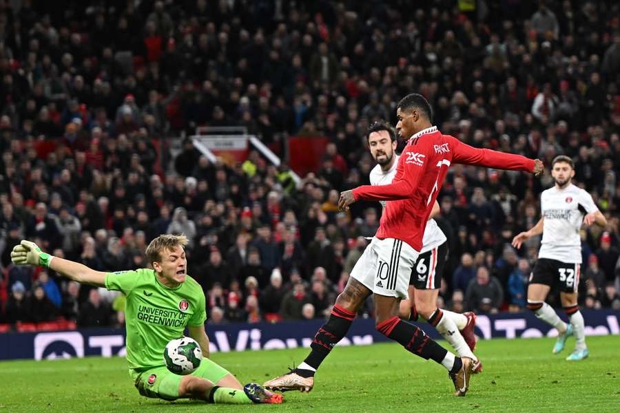Manchester United s-a impus cu 3-0 în fața lui Charlton