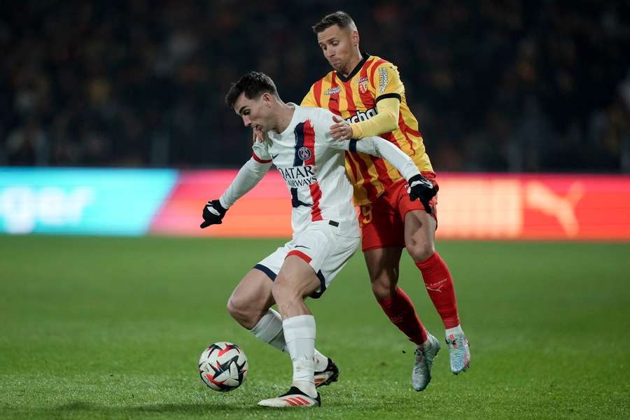 Waleczne Lens nie dało rady, PSG wydarło zwycięstwo w końcówce