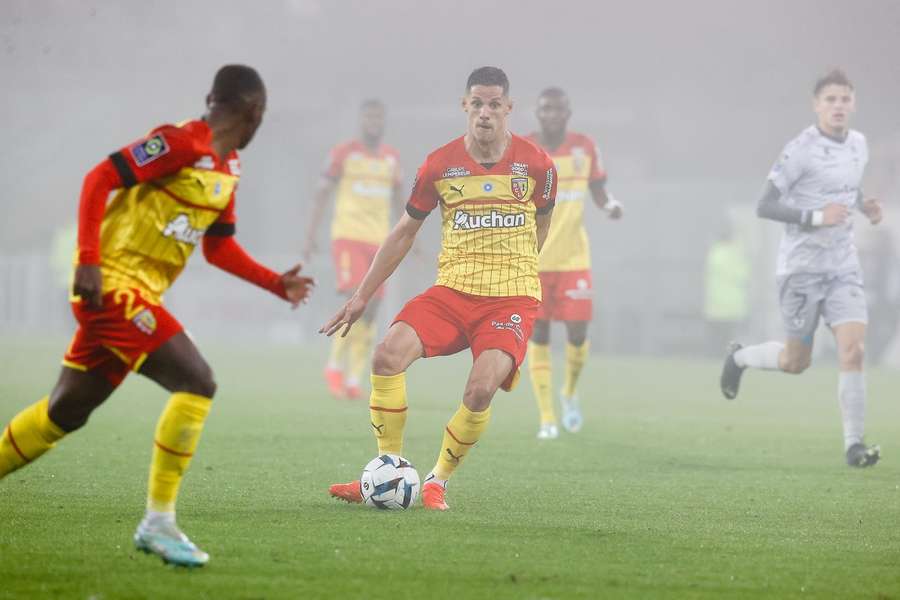 Le RC Lens bat Clermont et conforte sa 2e place, Rennes se défait de Toulouse