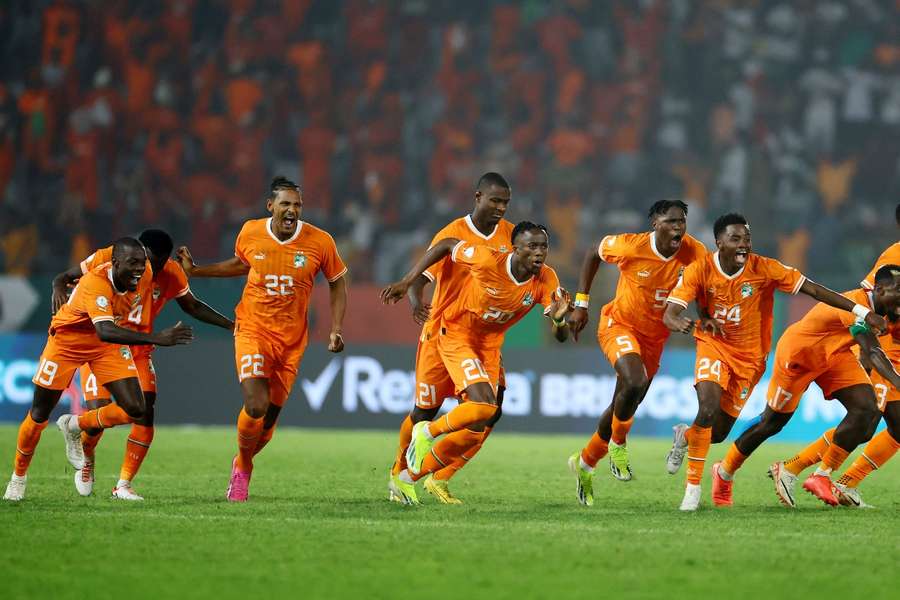 Costa de Marfil celebra su victoria contra Senegal.