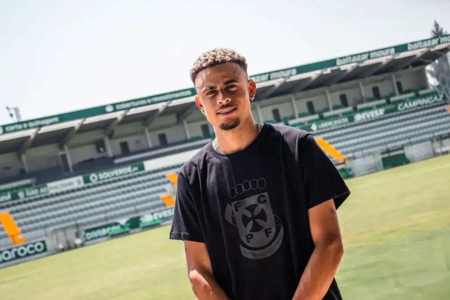 Matheus Martins é o nono reforço do Paços de Ferreira