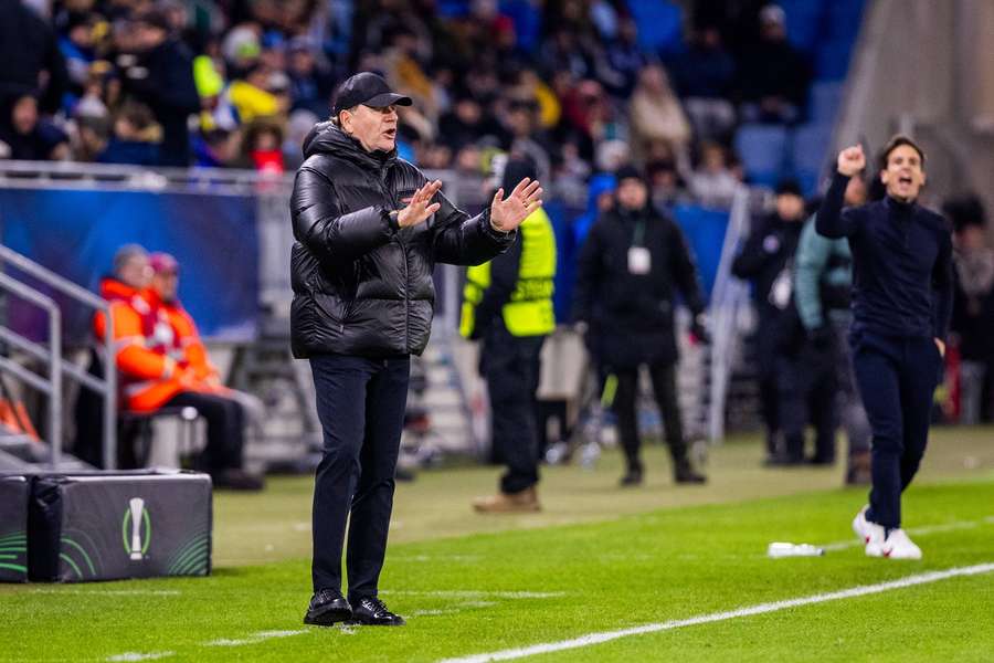 Vladimír Weiss starší by mohl opustit Slovan. Vladimír Weiss starší by mohl opustit Slovan.