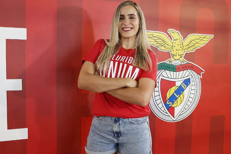 Ellen Braga assina pelo Benfica