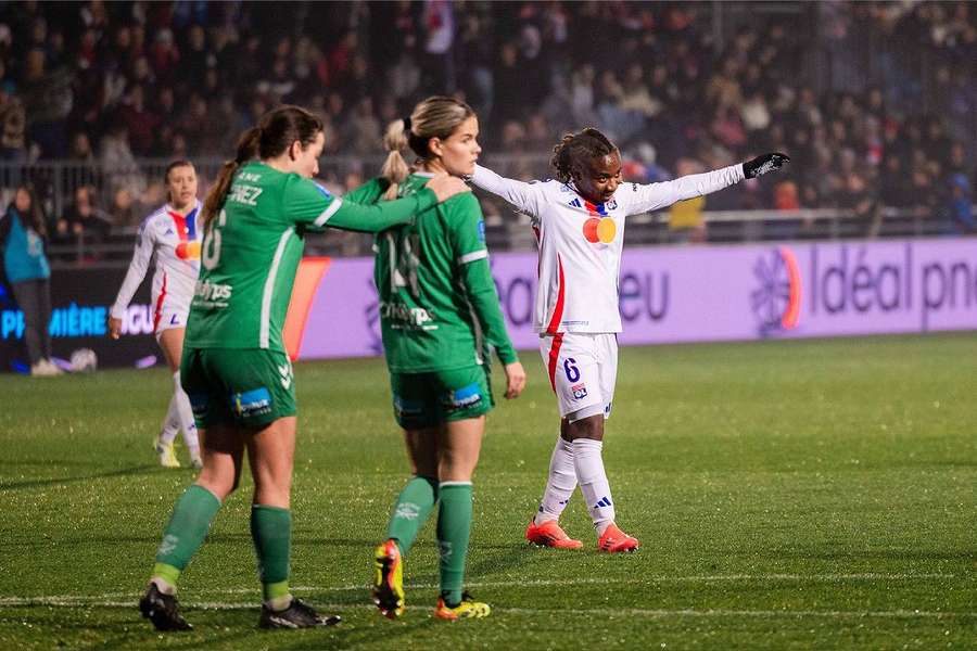 Melchie Dumornay célébrant son but face à l'AS Saint-Etienne lors du match aller, le 16 novembre 2024.