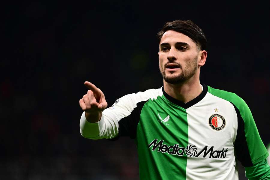 Necaxa rompe el mercado y contrata a Julián Carranza