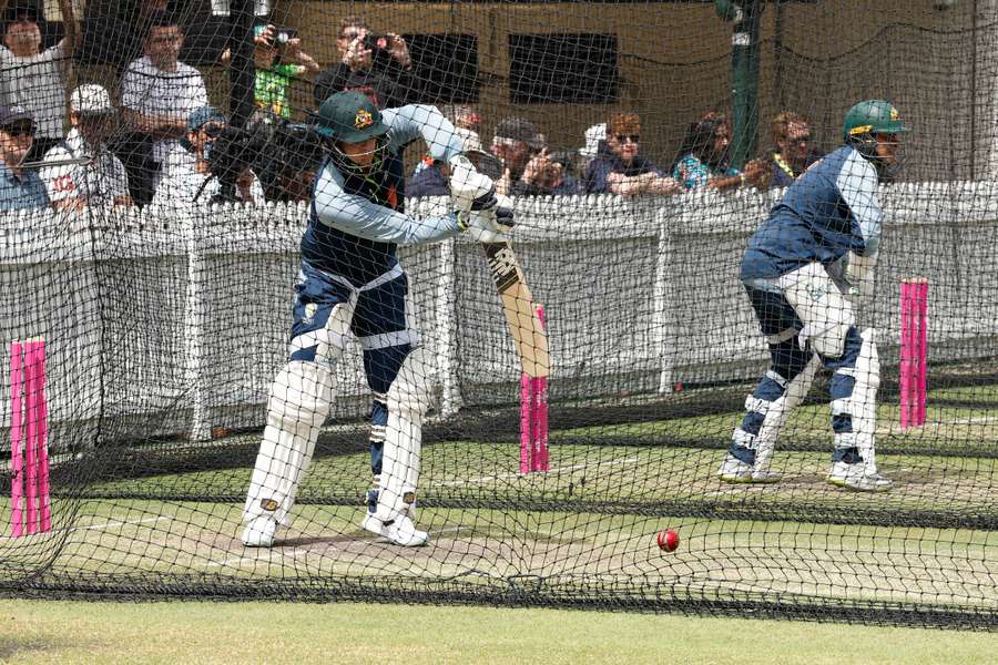Steve Smith batting in the SCG nets on Friday morning alongside Usman Khawaja. Steve Smith batting in the SCG nets on Friday morning alongside Usman Khawaja.