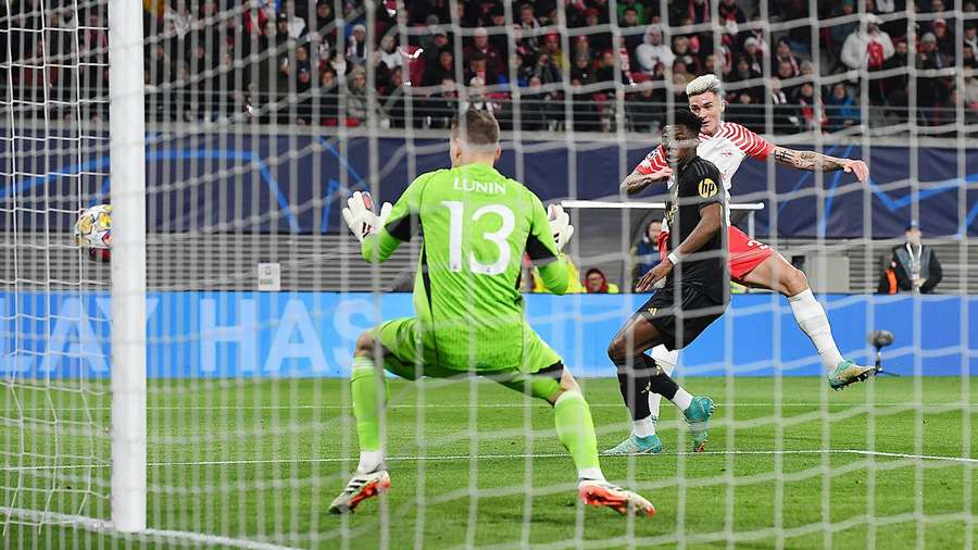 Lunin fez boas defesas contra o Leipzig