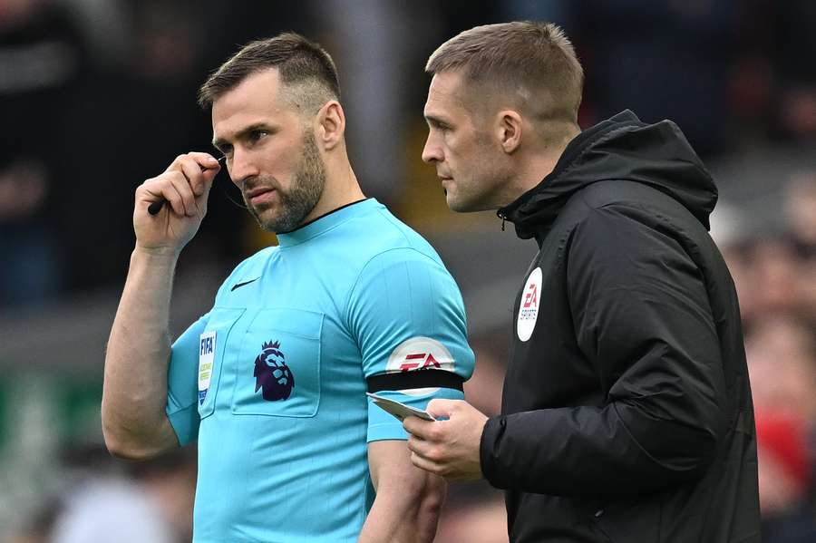 Assistant referee Constantine Hatzidakis