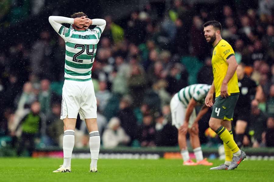 Johnny Kenny reage após o nulo com o Hibernian