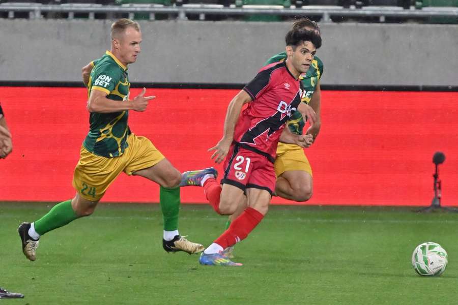 Fran Pérez, debutando con el Rayo Vallecano Fran Pérez, debutando con el Rayo Vallecano