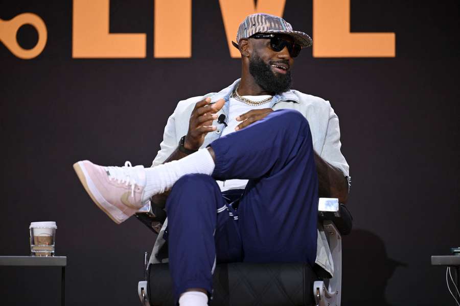 LeBron James defenderá o 76ers na próxima temporada da NBA, provavelmente a última da carreira