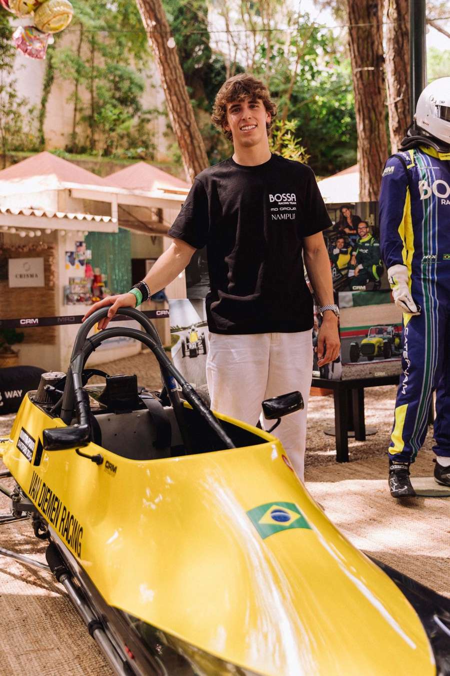 Ivan Domingues junto ao monolugar de Aytron Senna Ivan Domingues junto ao monolugar de Aytron Senna