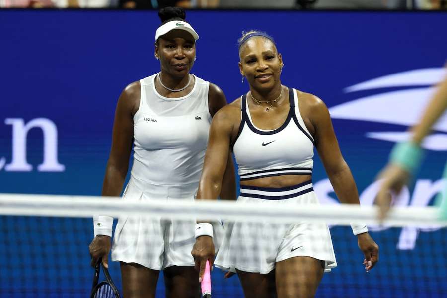 Serena und Venus Williams mussten sich im Doppel geschlagen geben. Serena und Venus Williams mussten sich im Doppel geschlagen geben.