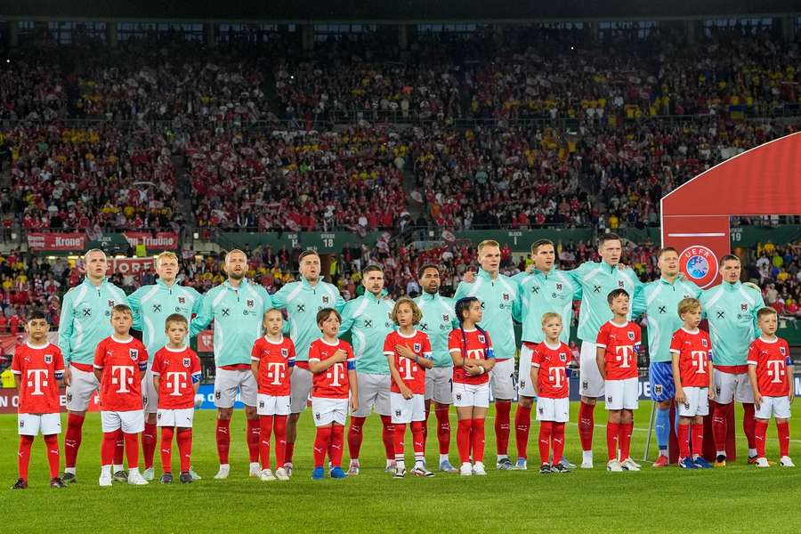 Seleção da Áustria antes da vitória em casa por 2-1 contra a Roménia