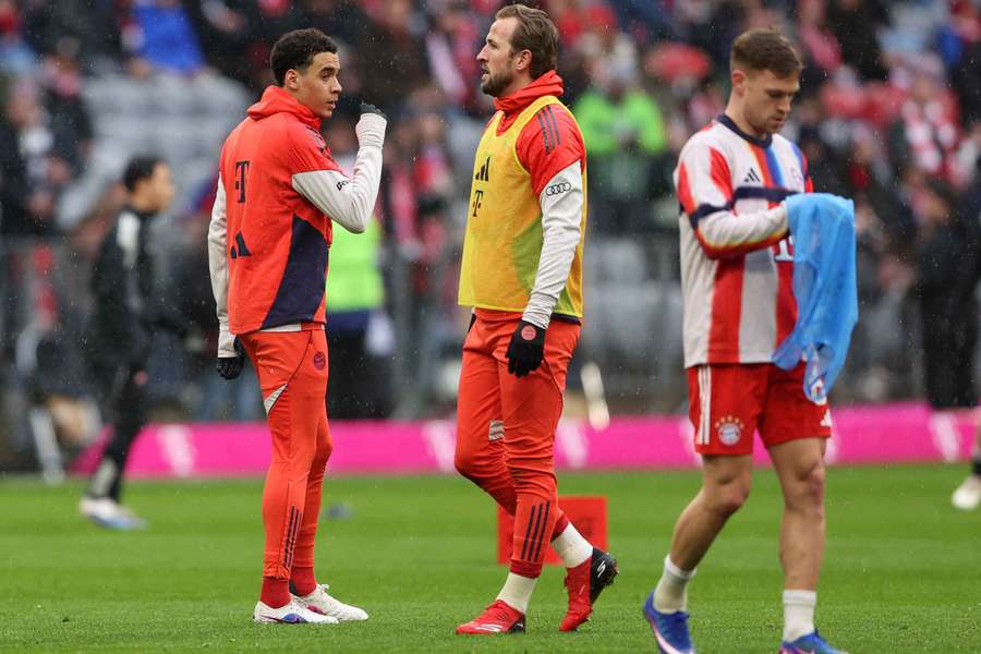 Musiala v debate s Kaneom pri rozcvičke. Musiala v debate s Kaneom pri rozcvičke.